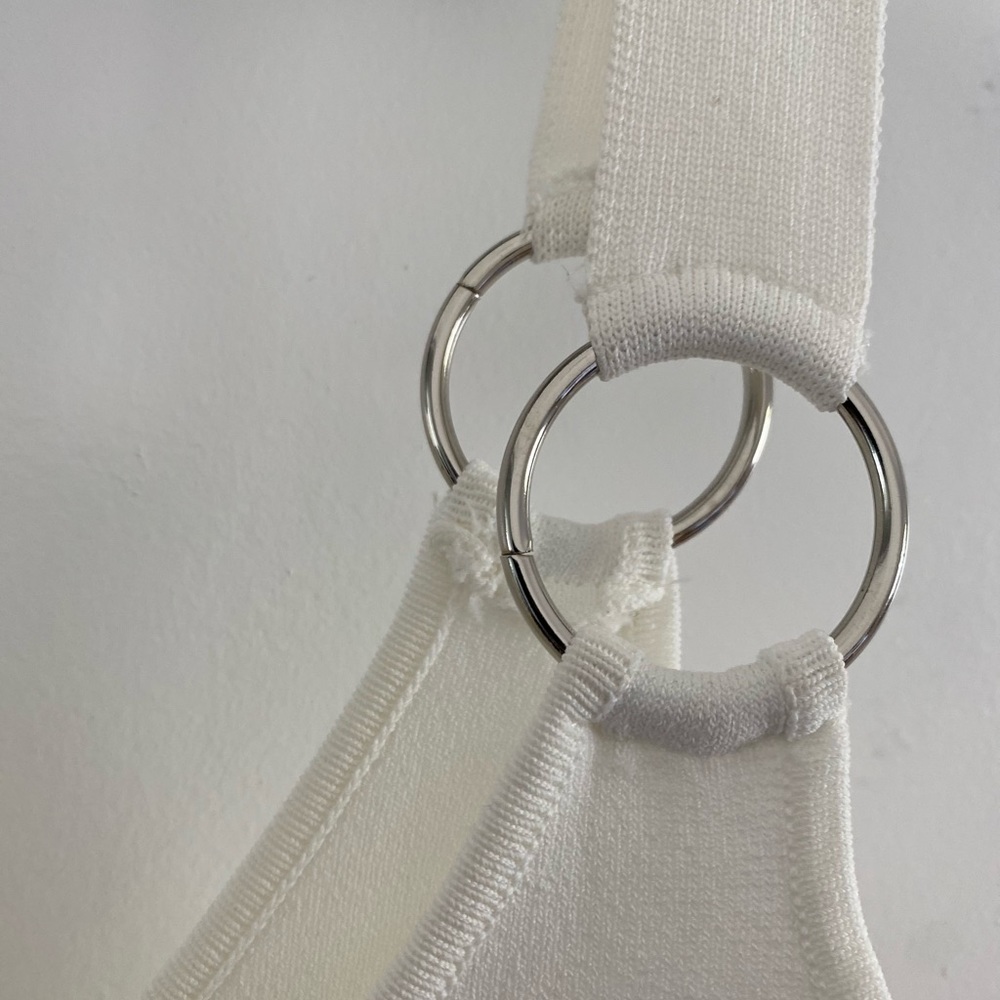 WHITE BODYSUIT WITH RING ACCENT